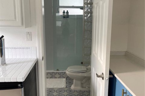 Casa en alquiler en Miami, Florida, 1 dormitorio, 74.32 m2 № 1936004 - foto 12