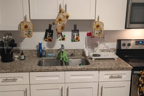 Коммерческая недвижимость в Майами, Флорида 129.32м2 № 2046546