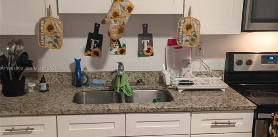 Коммерческая недвижимость в Майами, Флорида 129.32м2 № 2046546