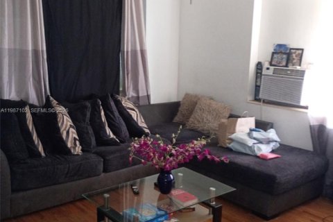 Купить коммерческую недвижимость в Майами, Флорида 129.32м2, № 2046546 - фото 2