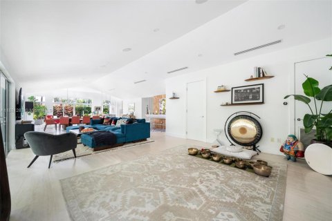 Купить виллу или дом в Майами-Бич, Флорида 4 спальни, 299.89м2, № 1931094 - фото 16