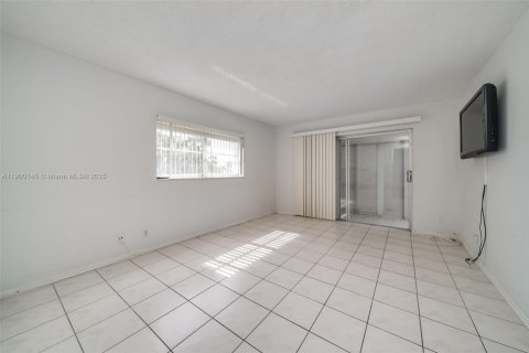 Apartment in Hollywood, Florida 2 bedrooms, 92.16 sq.m. № 1952666 - photo 14