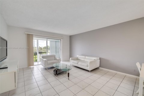 Apartment in Hollywood, Florida 2 bedrooms, 92.16 sq.m. № 1952666 - photo 22