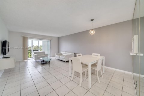 Apartment in Hollywood, Florida 2 bedrooms, 92.16 sq.m. № 1952666 - photo 20