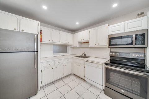 Apartment in Hollywood, Florida 2 bedrooms, 92.16 sq.m. № 1952666 - photo 8