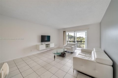 Apartment in Hollywood, Florida 2 bedrooms, 92.16 sq.m. № 1952666 - photo 23