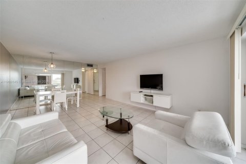Apartment in Hollywood, Florida 2 bedrooms, 92.16 sq.m. № 1952666 - photo 25