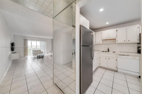 Apartment in Hollywood, Florida 2 bedrooms, 92.16 sq.m. № 1952666 - photo 5