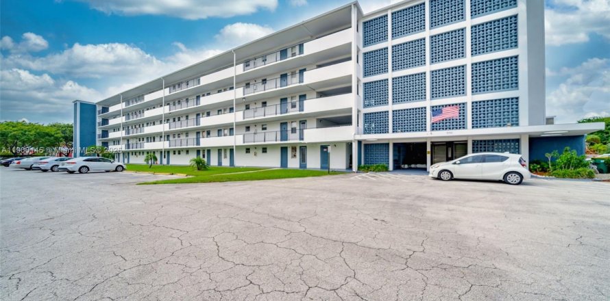 Apartment in Hollywood, Florida 2 bedrooms, 92.16 sq.m. № 1952666