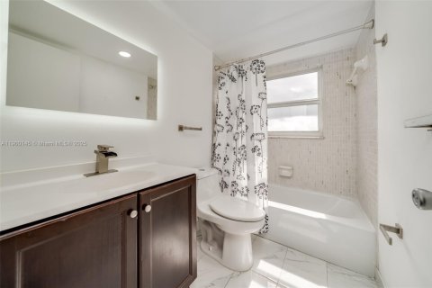Apartment in Hollywood, Florida 2 bedrooms, 92.16 sq.m. № 1952666 - photo 13