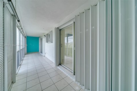 Apartment in Hollywood, Florida 2 bedrooms, 92.16 sq.m. № 1952666 - photo 30
