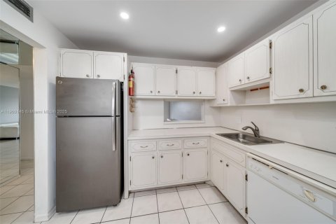 Apartment in Hollywood, Florida 2 bedrooms, 92.16 sq.m. № 1952666 - photo 9