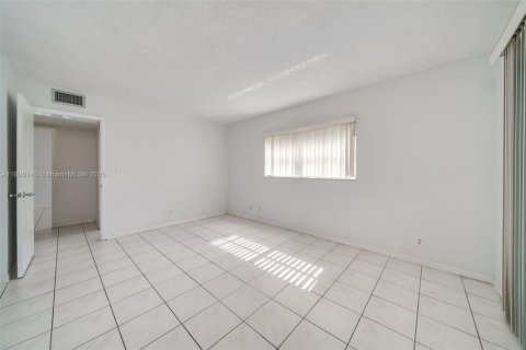 Apartment in Hollywood, Florida 2 bedrooms, 92.16 sq.m. № 1952666 - photo 16