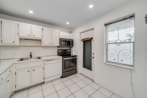 Apartment in Hollywood, Florida 2 bedrooms, 92.16 sq.m. № 1952666 - photo 7