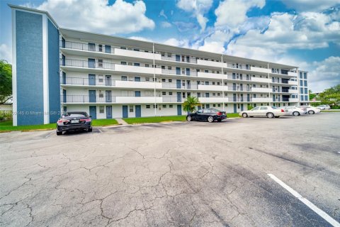 Apartment in Hollywood, Florida 2 bedrooms, 92.16 sq.m. № 1952666 - photo 3