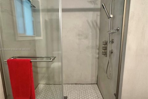 House in Key Largo, Florida 2 bedrooms, 126.53 sq.m. № 1794117 - photo 12