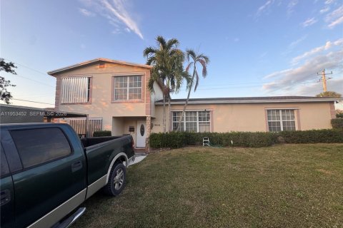 Villa ou maison à vendre à Riviera Beach, Floride: 4 chambres, 201.78 m2 № 2011010 - photo 1