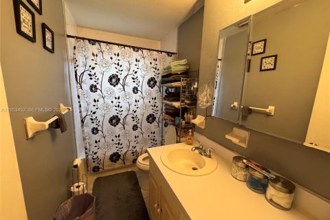 Villa ou maison à vendre à Riviera Beach, Floride: 4 chambres, 201.78 m2 № 2011010 - photo 12