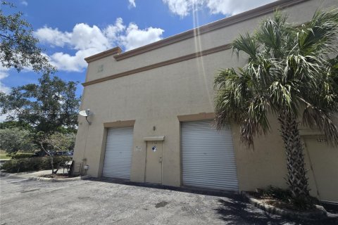 Immobilier commercial à vendre à Coral Springs, Floride № 2086465 - photo 4
