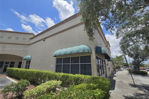 Immobilier commercial à vendre à Coral Springs, Floride № 2086465 - photo 6