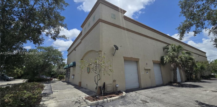 Immobilier commercial à Coral Springs, Floride № 2086465