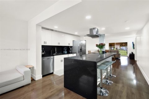 Купить кондоминиум в Пемброк-Пайнс, Флорида 2 спальни, 131.64м2, № 2037961 - фото 3