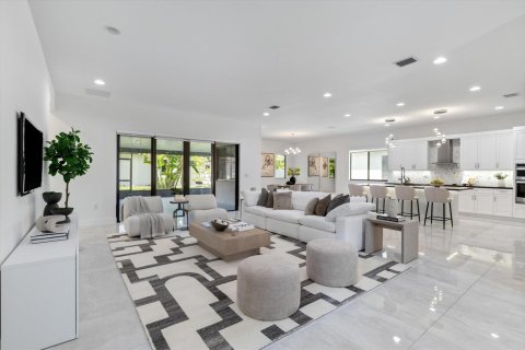 House in Miramar, Florida 5 bedrooms, 330.64 sq.m. № 2191105 - photo 2