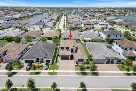 House in Miramar, Florida 5 bedrooms, 330.64 sq.m. № 2191105 - photo 30