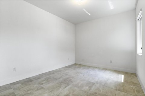 House in Miramar, Florida 5 bedrooms, 330.64 sq.m. № 2191105 - photo 14