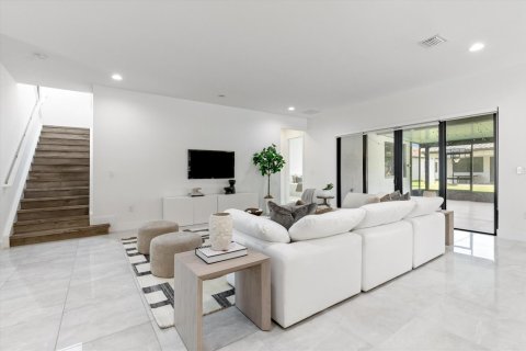 House in Miramar, Florida 5 bedrooms, 330.64 sq.m. № 2191105 - photo 3