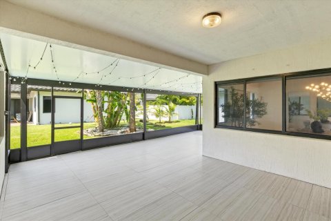 House in Miramar, Florida 5 bedrooms, 330.64 sq.m. № 2191105 - photo 25