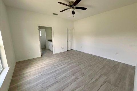 House in Port Charlotte, Florida 4 bedrooms, 161.74 sq.m. № 2210523 - photo 10