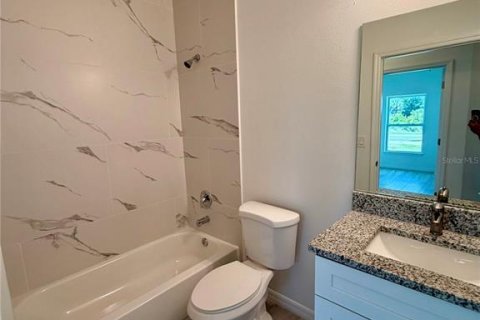 House in Port Charlotte, Florida 4 bedrooms, 161.74 sq.m. № 2210523 - photo 18