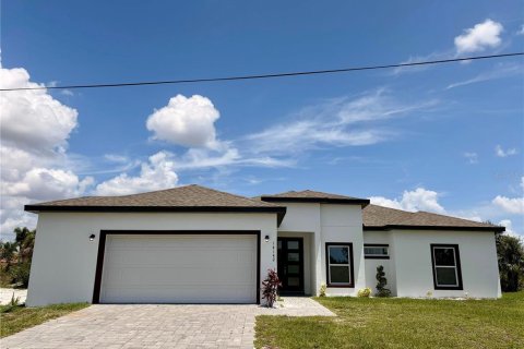House in Port Charlotte, Florida 4 bedrooms, 161.74 sq.m. № 2210523 - photo 26