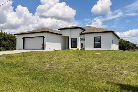 House in Port Charlotte, Florida 4 bedrooms, 161.74 sq.m. № 2210523 - photo 2