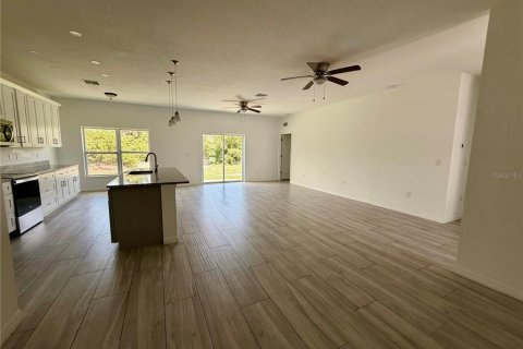 House in Port Charlotte, Florida 4 bedrooms, 161.74 sq.m. № 2210523 - photo 4