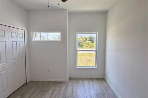 House in Port Charlotte, Florida 4 bedrooms, 161.74 sq.m. № 2210523 - photo 20