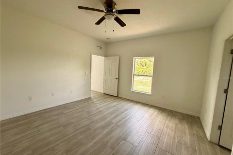 House in Port Charlotte, Florida 4 bedrooms, 161.74 sq.m. № 2210523 - photo 9