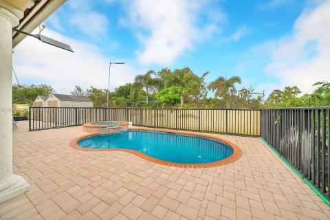 House in Lehigh Acres, Florida 3 bedrooms № 1969392 - photo 3