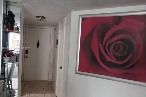 Condo in Hallandale Beach, Florida, 1 bedroom № 2073411 - photo 12