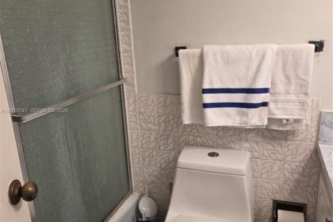 Condo in Hallandale Beach, Florida, 1 bedroom № 2073411 - photo 6