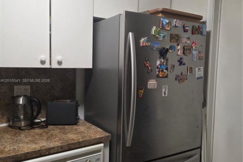 Condo in Hallandale Beach, Florida, 1 bedroom № 2073411 - photo 21