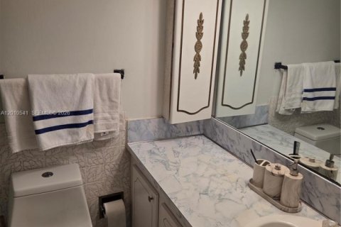 Condo in Hallandale Beach, Florida, 1 bedroom № 2073411 - photo 4