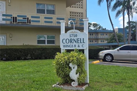 Condo à Saint Petersburg, Floride, 2 chambres  № 2302986