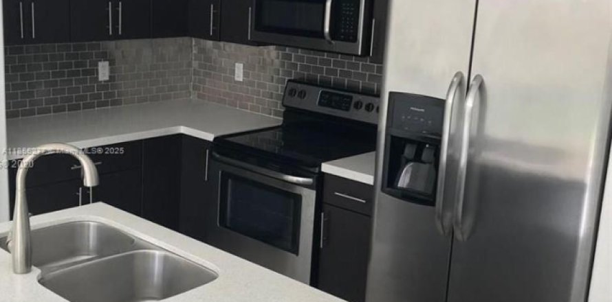 Casa en Hialeah, Florida 3 dormitorios, 126.35 m2 № 1875043