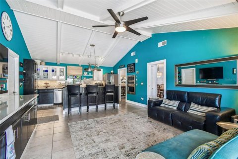 House in Tampa, Florida 3 bedrooms, 189.33 sq.m. № 1888447 - photo 12