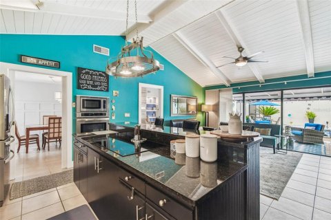 House in Tampa, Florida 3 bedrooms, 189.33 sq.m. № 1888447 - photo 13