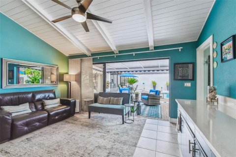 House in Tampa, Florida 3 bedrooms, 189.33 sq.m. № 1888447 - photo 10