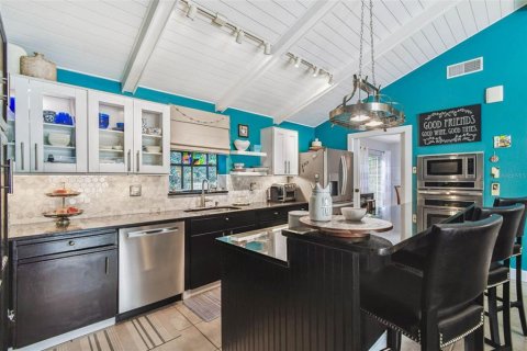 House in Tampa, Florida 3 bedrooms, 189.33 sq.m. № 1888447 - photo 15