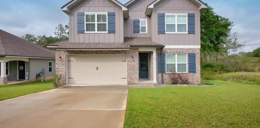 House in Crestview, Florida 4 bedrooms, 216.37 sq.m. № 560481